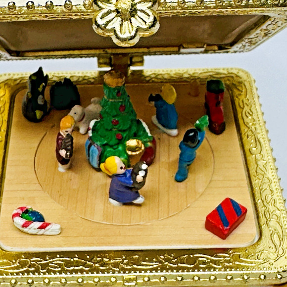 Mr Christmas Animated Dog House Music Box "Deck The Halls" Village Christmas - Picture 2 of 10